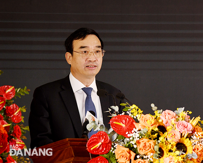 Da Nang Party Committee Deputy Secretary cum People's Committee Chairman Le Trung Chinh delivering his instructions for the sake of Cam Le’s progress in the coming time