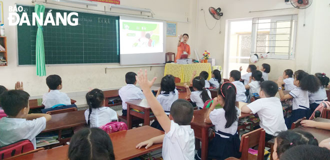 Kết thúc học kỳ 1, các học sinh lớp 1/2 Trường Tiểu học Lê Lai (quận Hải Châu) đã có những tiến bộ vượt bậc.  Ảnh: NGỌC PHÚ	