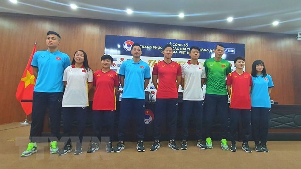 The Vietnam Football Federation unveils new jerseys of national football teams for 2021. (Photo: VNA)