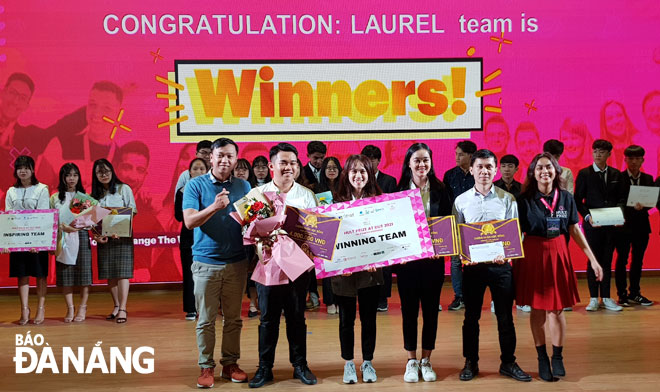 Đội thi LAUREL (sản xuất sữa đậu nành) giành giải Nhất cuộc thi Hult Prize at DUT.  						                   Ảnh: KHANG NINH
