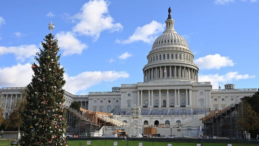 Khán đài được dựng lên trước Điện Capitol chuẩn bị cho lễ nhậm chức của Tổng thống Joe Biden.						        Ảnh: Getty Images