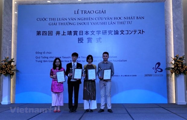 The Vietnamese researchers win Inoue Yasushi Award (Photo: VNA)