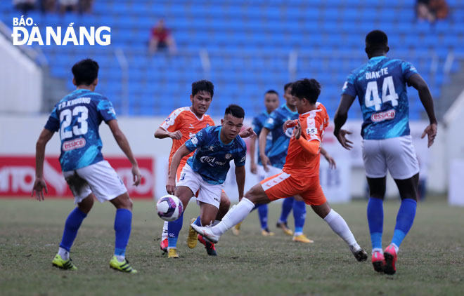 An action shot from a Sunday match between HCMC and SHB Da Nang 