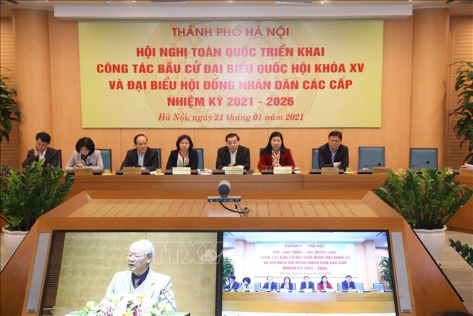 Các đại biểu thành phố Hà Nội dự Hội nghị toàn quốc triển khai công tác bầu cử ĐBQH khóa XV và HĐND các cấp nhiệm kỳ 2021 - 2026 tại điểm cầu trụ sở UBND thành phố. Ảnh: Văn Điệp/TTXVN