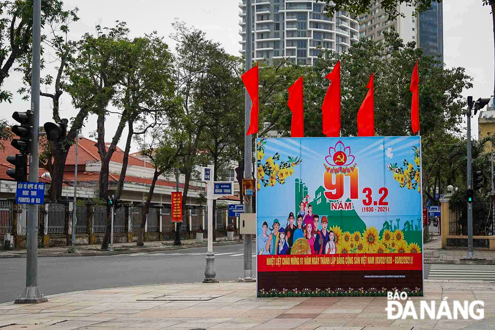 Such decorations bring a new facelift for Da Nang in celebration of the upcoming 13th National Party Congress and Lunar New Year Festival 2021