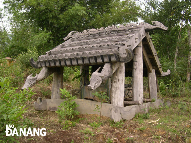 Một nhà mồ của dân tộc Cơ tu ở huyện Đông Giang, tỉnh Quảng Nam. Ảnh: V.T.L