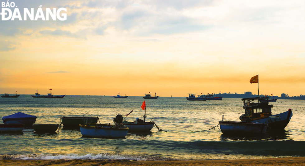  Over 100 out of the province’s total fishing vessel numbers operating in the Hoang Sa fishing ground hail from the Chau Thuan Bien village alone.