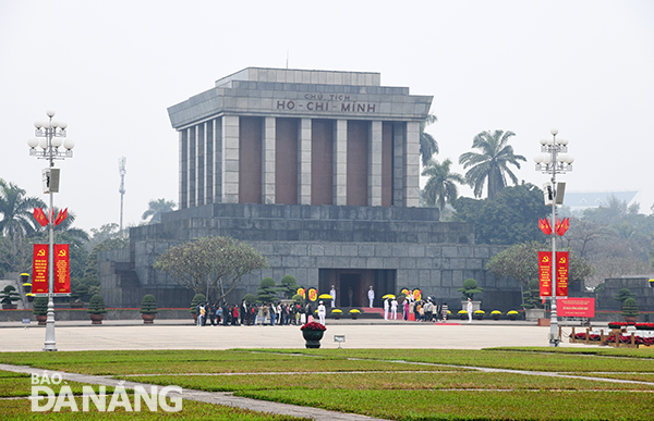 Lăng Chủ tịch Hồ Chí Minh trước ngày khai mạc Đại hội đại biểu toàn quốc lần thứ XIII của Đảng. Ảnh: ĐẶNG NỞ