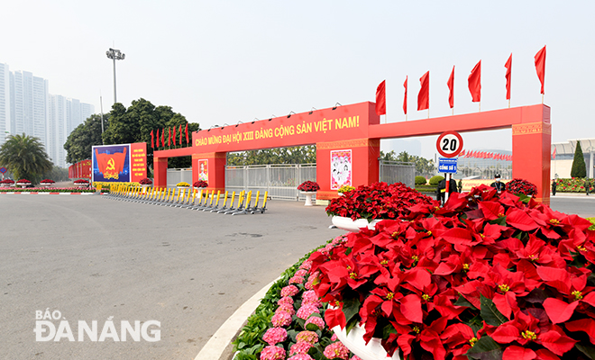 Cổng chính vào Trung tâm Hội nghị Quốc gia Việt Nam - Nơi diễn ra Đại hội đại viểu toàn quốc lần thứ XIII của Đảng. Ảnh: ĐẶNG NỞ