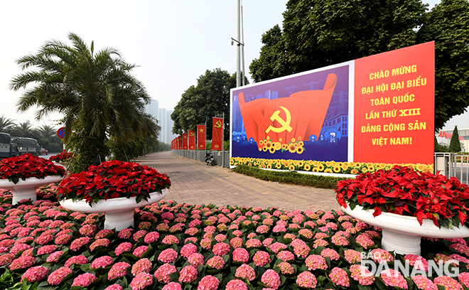 Một góc bên trái cổng chính vào Trung tâm Hội nghị Quốc gia Việt Nam. Ảnh: ĐẶNG NỞ
