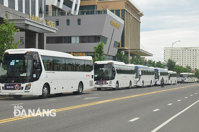 Vehicles being parked along the roadway of a downtown street in Da Nang