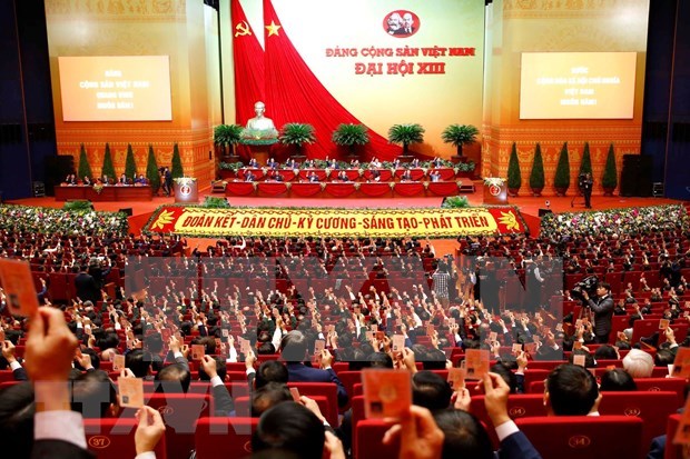 Delegates vote to approve the working programme of the 13th National Party Congress (Photo: VNA) 