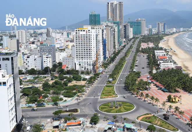 Thành phố đang quy hoạch khu đất ở góc tuyến đường Võ Nguyễn Giáp - Võ Văn Kiệt để xây dựng Khu phức hợp trung tâm tài chính, thương mại, vui chơi, giải trí, chung cư cao cấp.  Ảnh: HOÀNG HIỆP