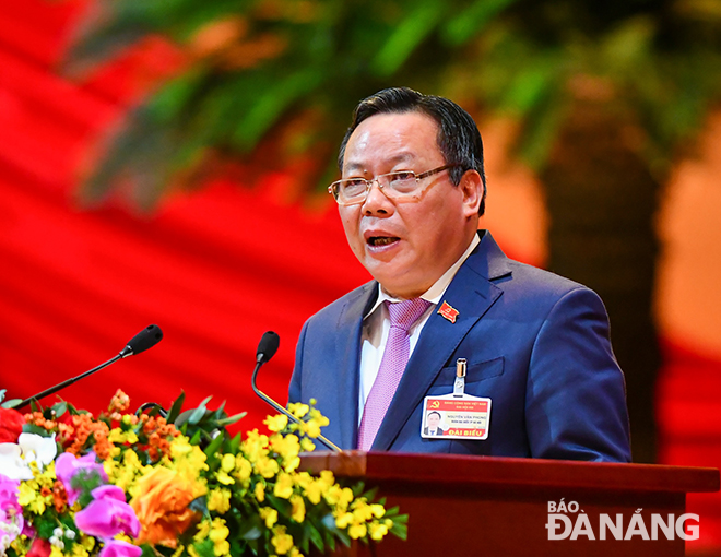 Phó Bí thư Thành ủy Hà Nội Nguyễn Văn Phong trình bày tham luận tại Đại hội. Ảnh: Đ.Nở