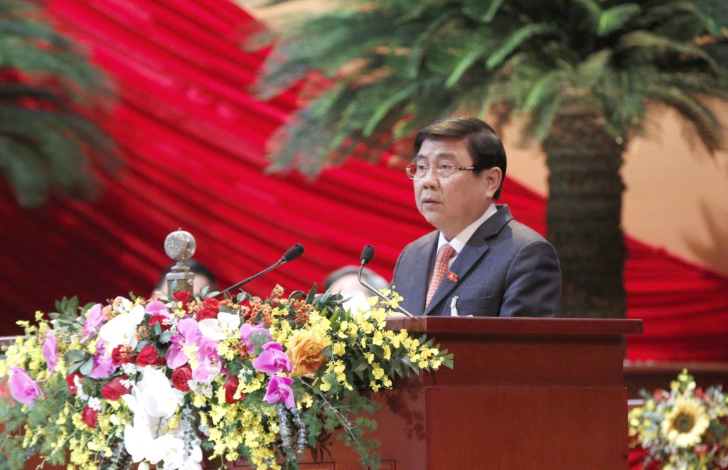 Đ/c Nguyễn Thành Phong, Ủy viên Trung ương Đảng, Phó Bí thư Thành ủy, Chủ tịch UBND TP Hồ Chí Minh trình bày tham luận.