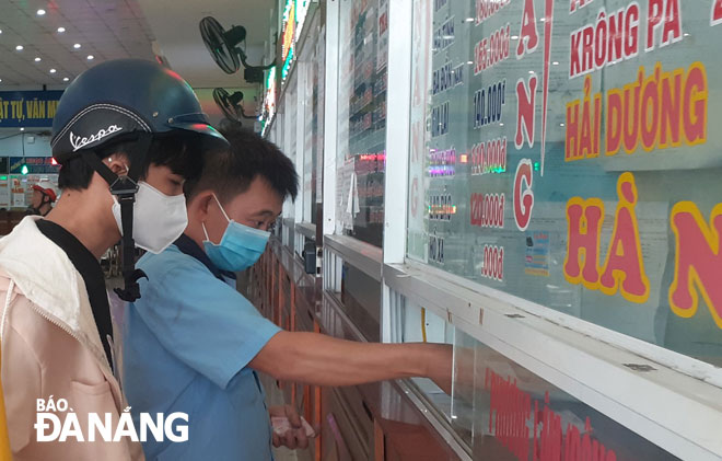  Locals buying coach tickets for Tet at the city’s inter-provincial coach station