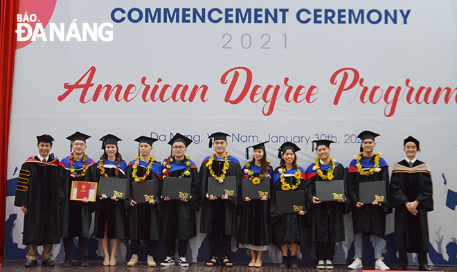 Degrees awarded to graduates from the Faculty of Computer Science and Engineering of the US Troy University at the DUT-hosted commencement ceremony