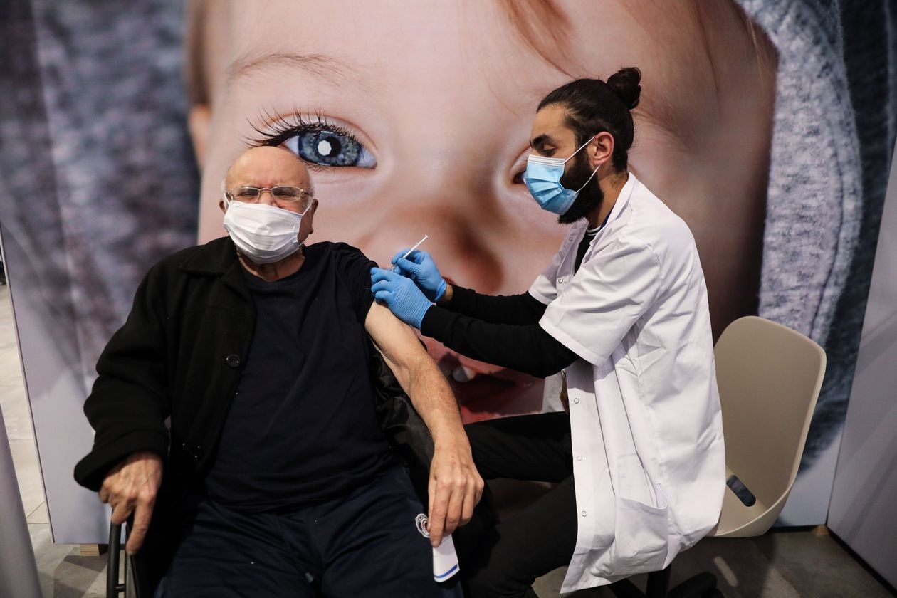 Israel tiêm vắc-xin ngừa Covid-19 