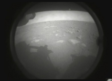 Tàu thăm dò NASA hạ cánh thành công xuống bề mặt sao Hỏa