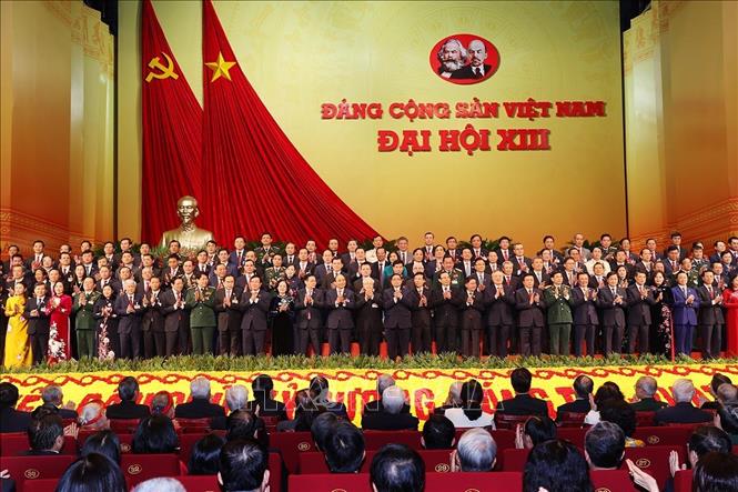 Ban Chấp hành Trung ương Đảng khóa XIII ra mắt Đại hội. Ảnh: TTXVN
