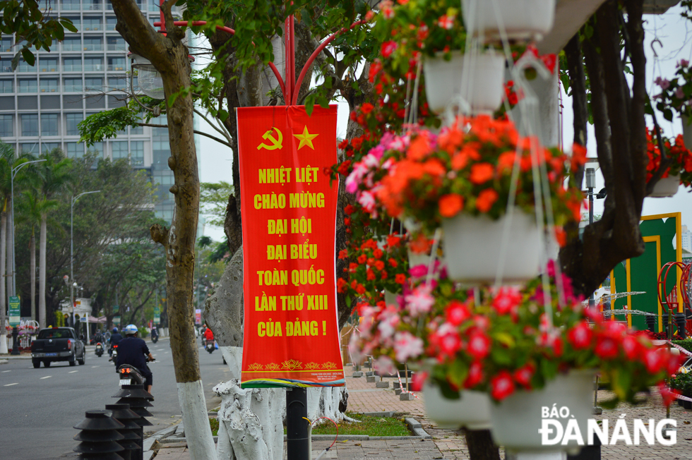 Major streets are being adorned with Vietnamese national flags, banners, panels, floral and lighting decorations, creating a vibrant vibe, and helping the city look fresh and vibrant at Tet, and especially coinciding with the time the city is celebrating the 13th Viet Nam's National Party Congress and the 91st founding anniversary of the Communist Party of Viet Nam.