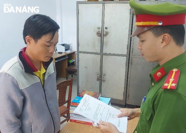 Cơ quan cảnh sát điều tra, Công an quận Thanh Khê thực hiện bắt tạm giam đối tượng Huỳnh Văn Thành. Ảnh: L.HÙNG