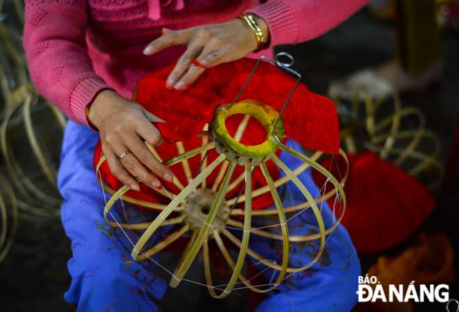  Then the bamboo stick is attached to two wooden rings at two ends and all are tied together by a string.