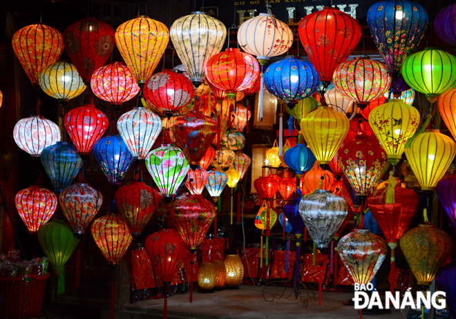 In the evening when all around is pit dark, the lantern look like the star lightening up the ancient land.