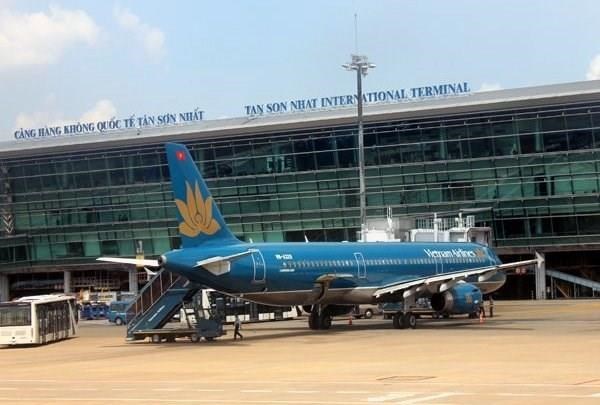 Tan Son Nhat International Airport will serve 36 flights per hour instead of 32 ones per hour during the period from 00:00 am to 5:59 am. (Photo: VNA)