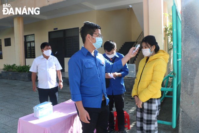 Shoppers had their body temperature taken, and were asked to clean their hands with alcohol-based hand sanitizer gel before doing shopping there.