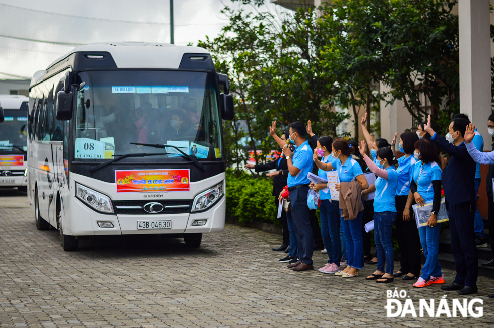 A vehicle carrying poor migrant workers ready to start its return journey