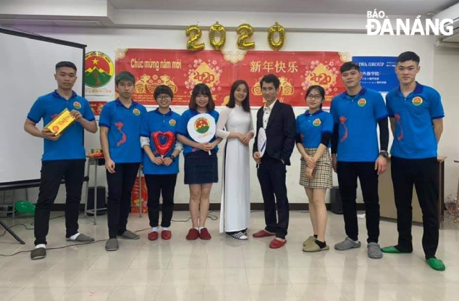 Các hội, nhóm người Việt Nam luôn tổ chức chương trình sôi động và nhộn nhịp để chào mừng năm mới. Trong ảnh: Câu lạc bộ thiện nguyện Thanh niên Việt Nam tại Nhật Bản tổ chức hoạt động chào mừng Tết năm 2020. Ảnh: NVCC