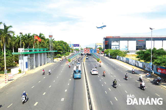 Hầm chui nút giao thông Nguyễn Tri Phương -  Điện Biên Phủ là công trình trọng điểm thúc đẩy  hạ tầng giao thông thành phố.Ảnh: XUÂN SƠN