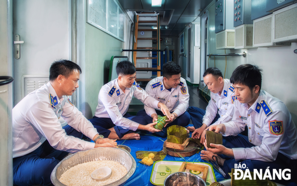 Coast guards wrapping 'banh chung' (square sticky rice cakes) as a way to get into the holiday spirit