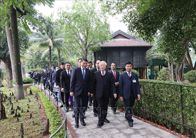  Tổng Bí thư, Chủ tịch nước Nguyễn Phú Trọng đến dâng hương tưởng niệm Chủ tịch Hồ Chí Minh tại Nhà 67. Ảnh: Trí Dũng/TTXVN