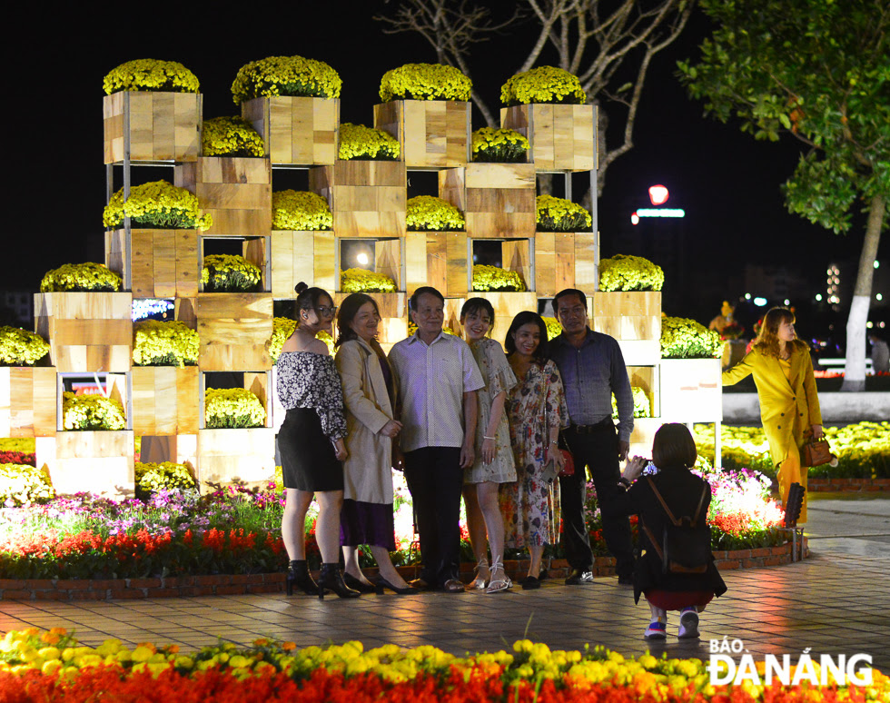 A family group taking souvenir photos with eye-catching floral decorations 