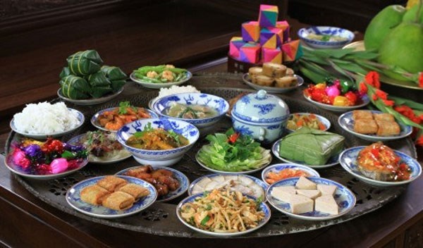 Food offerings to ancestors in Hue on Lunar New Year's Day (Photo: VNA)