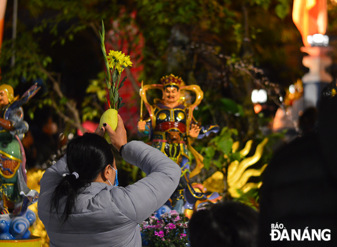 Pagoda-goers sincerely prayed for divine blessings