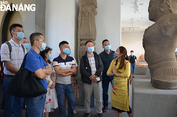  A delegation of visitors who are staffers from the Kingmaker III Company in the Quang Ngai-based Viet Nam - Singapore Industrial Park (VSIP) also visited the Cham Museum of Sculpture.