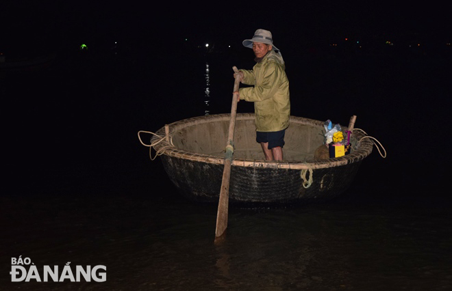   Saturday is thought to be a good day for many coastal fishermen in Da Nang to embark upon conducting inshore fishing trips.