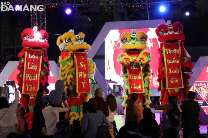 An interesting lion dance at Helio entertainment complex in the hope of happy and successful new year