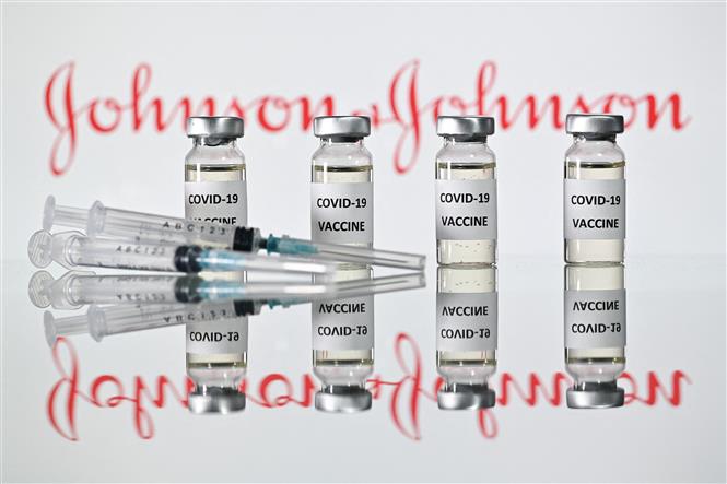 Vaccine ngừa Covid-19 của hãng Johnson&Johnson. Ảnh: AFP/TTXVN