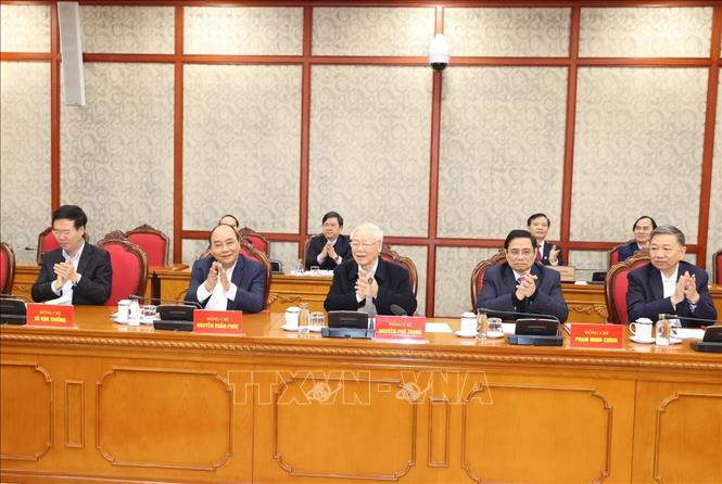 Tổng Bí thư, Chủ tịch nước Nguyễn Phú Trọng và các đồng chí trong Bộ Chính trị, Ban Bí thư tại phiên họp. Ảnh: Trí Dũng/TTXVN