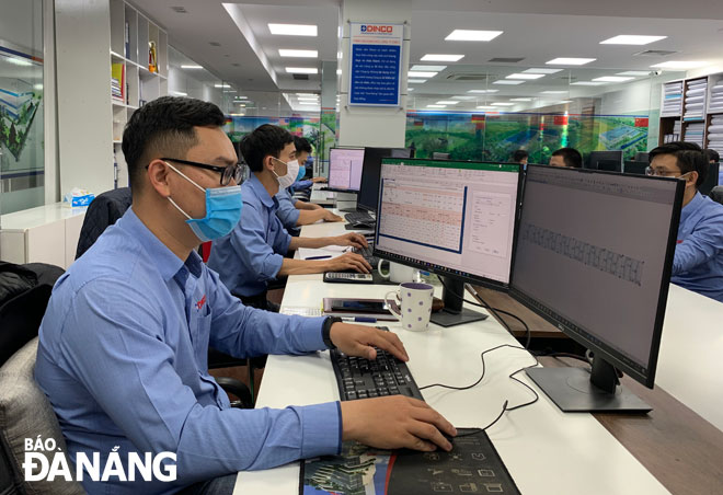 Some employees of the Hai Chau District-based DINCO Technical Construction JSC were seen on the first working day after Tet breaks