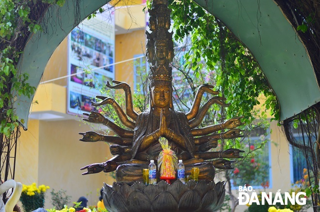 A statue of Avalokitesvara Bodhisattva Thien Thu Thien Nhan in the campus of the Quan The Am Pagoda