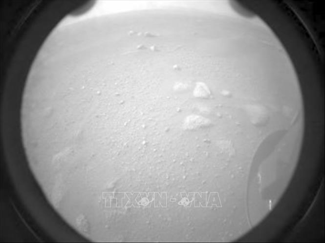 Hình ảnh chụp cận cảnh bề mặt sao Hỏa được tàu thăm dò Perseverance gửi về Trái Đất ngày 18/2/2021. Ảnh (do NASA cung cấp): THX/TTXVN