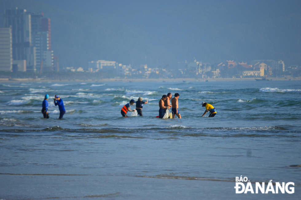 Da Nang’s beaches are blessed with stunning white sand and crystal clear turquoise waters.