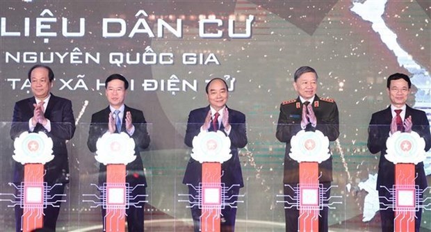 Prime Minister Nguyen Xuan Phuc attends the launch of the national database on population (Photo: VNA)