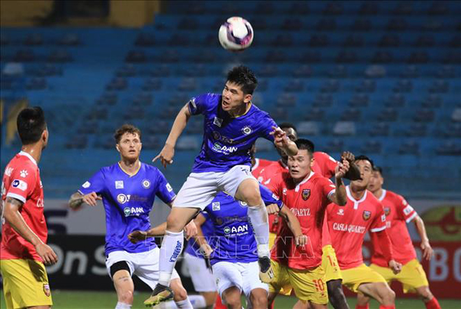 V.League 2021: Hà Nội FC gỡ hoà phút cuối, Hoàng Anh Gia Lai tiếp nối chuỗi trận thắng