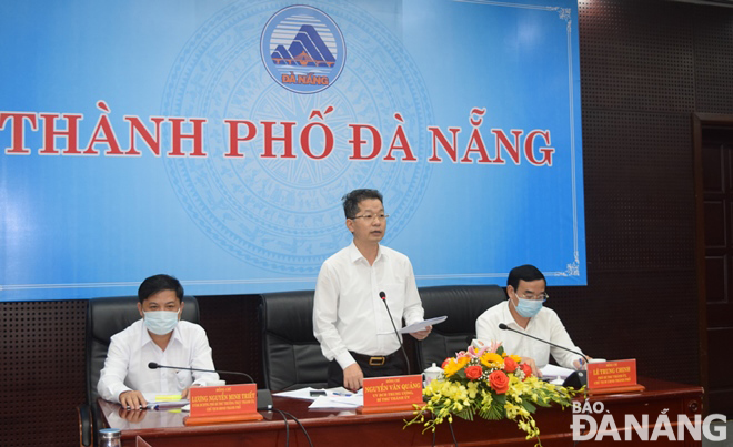Ủy viên Ban Chấp hành Trung ương Đảng, Bí thư Thành ủy Đà Nẵng Nguyễn Văn Quảng (giữa) phát biểu tại buổi làm việc. Ảnh: HOÀNG HIỆP